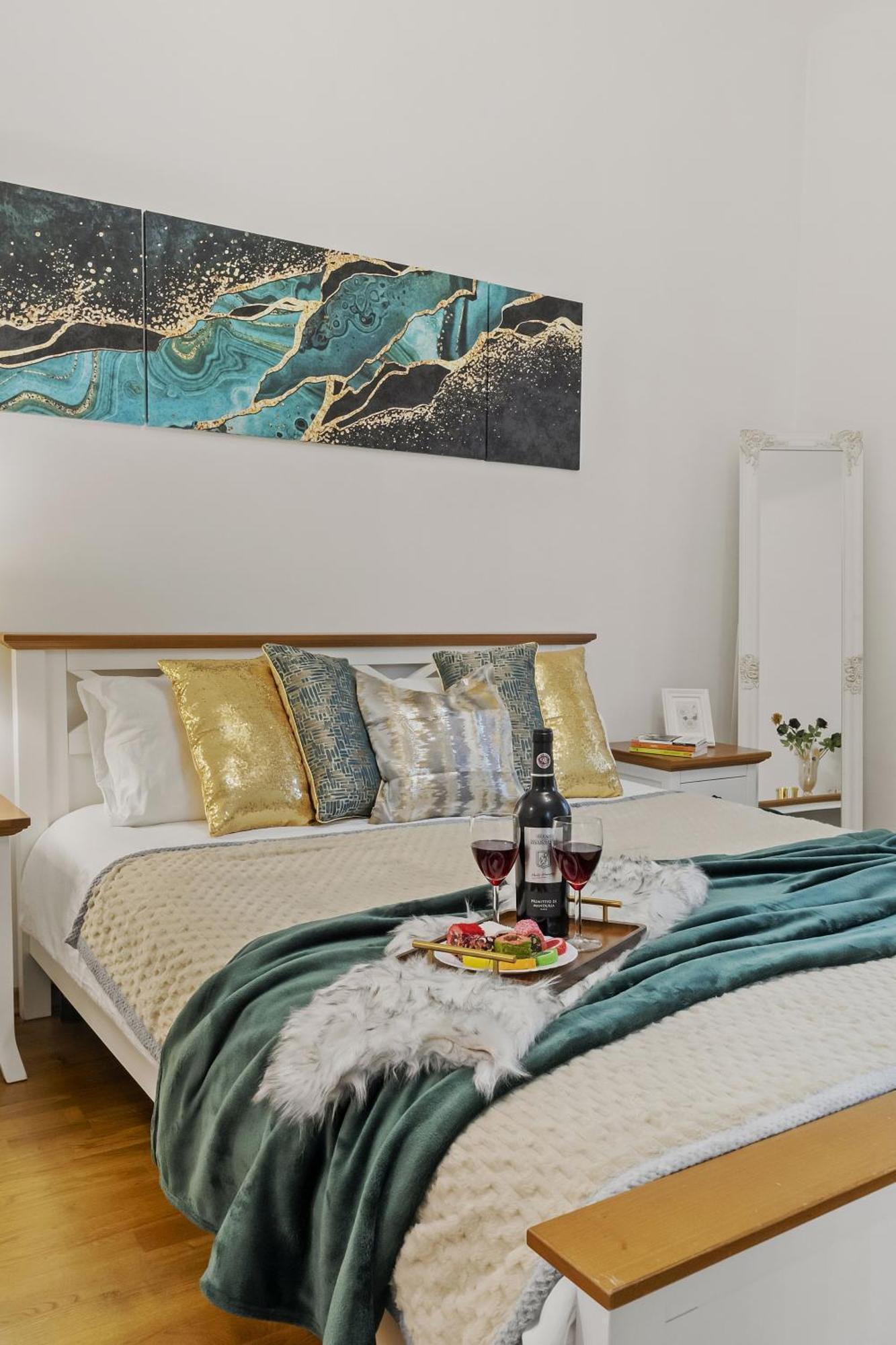 Sweet Luxury Three Rooms Apartment City Center Universitate Bukarest Exterior foto