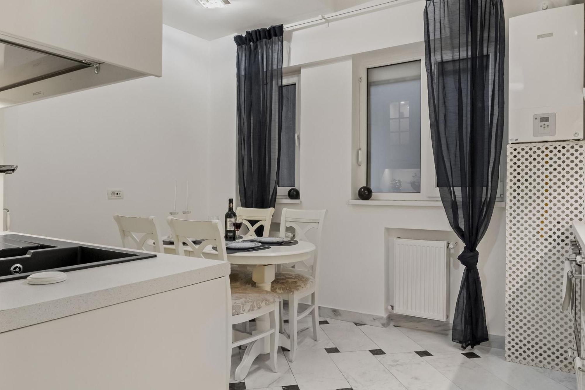 Sweet Luxury Three Rooms Apartment City Center Universitate Bukarest Exterior foto