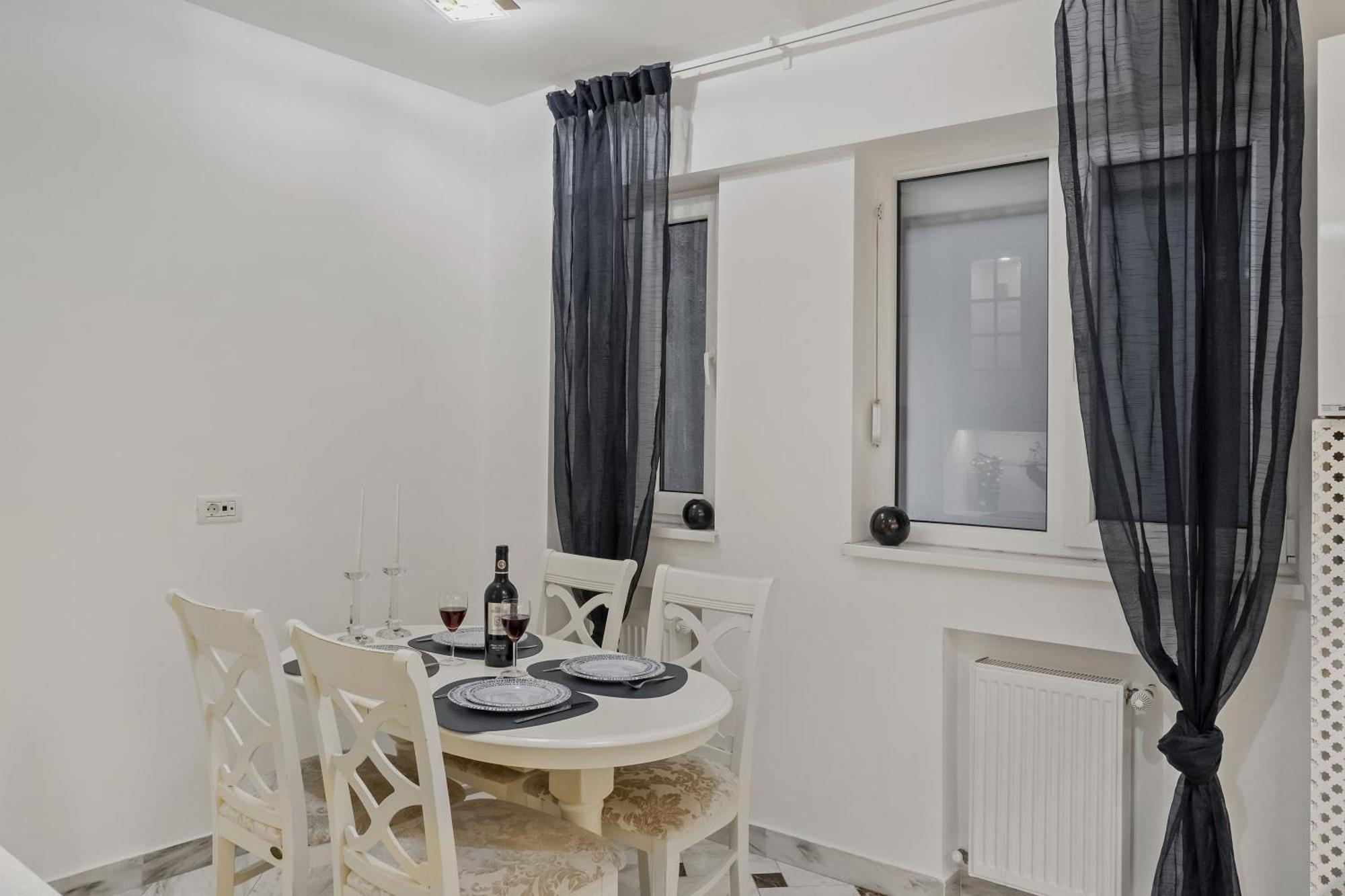 Sweet Luxury Three Rooms Apartment City Center Universitate Bukarest Exterior foto