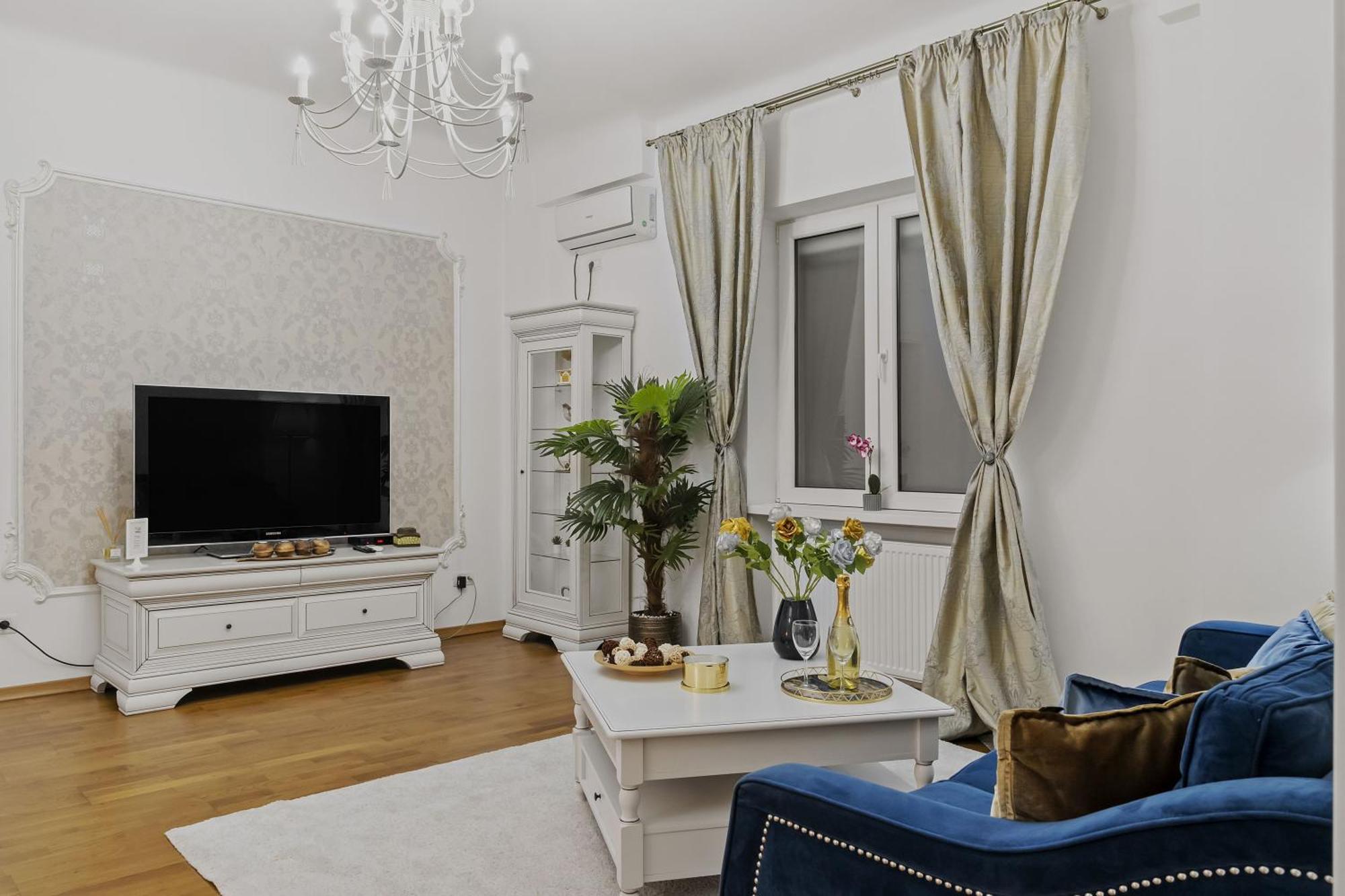 Sweet Luxury Three Rooms Apartment City Center Universitate Bukarest Exterior foto