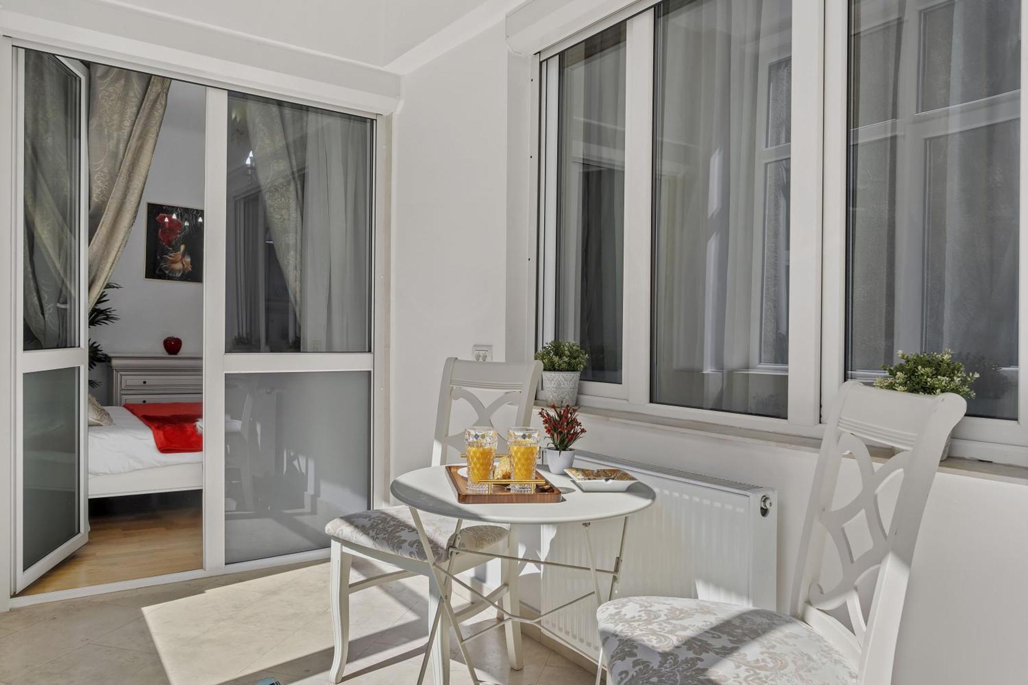 Sweet Luxury Three Rooms Apartment City Center Universitate Bukarest Exterior foto