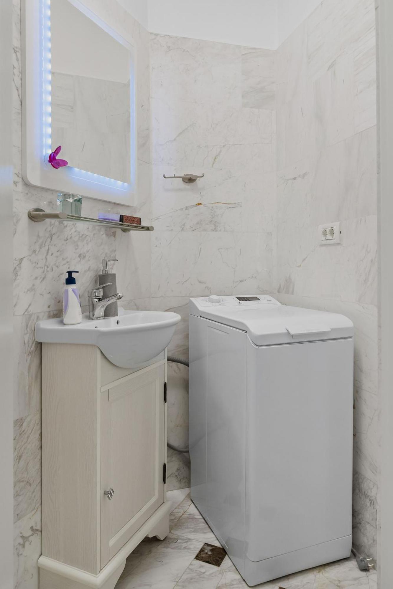 Sweet Luxury Three Rooms Apartment City Center Universitate Bukarest Exterior foto